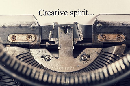 clavier de machine à écrire ancienne et texte Creative spirit