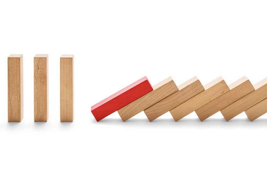 #94 stratégies de vente - des bâtons de bois qui tombent avec l'effet domino