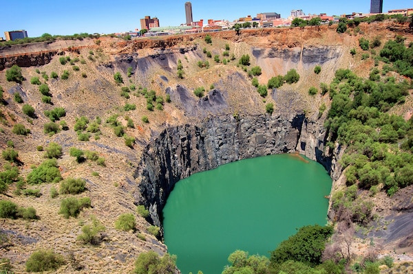 La mine de diamants de Kimberley (Afrique du Sud) : le plus grand trou jamais creusé par l'homme